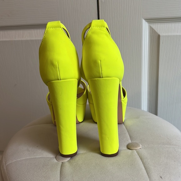 Heels - Picture 3 of 4
